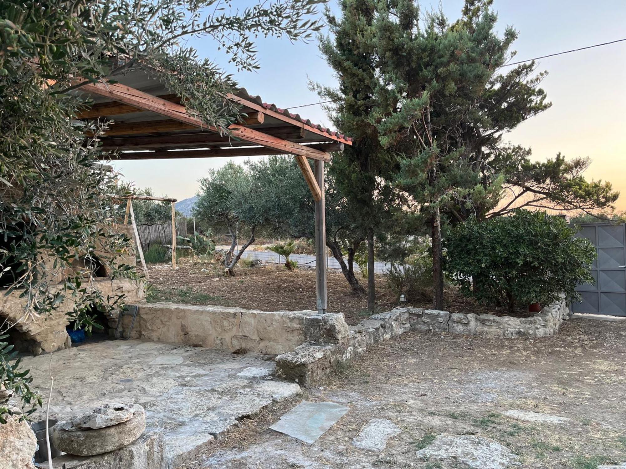 Aletraki -Off-Grid Retreat Above Heraklion, Peaceful Views 阿卡尼斯 外观 照片